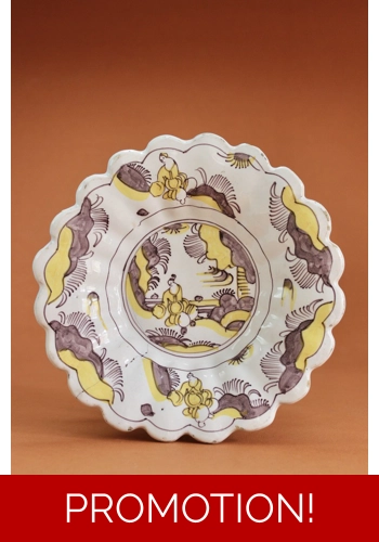 London Delftware Lobed Dish in Polychrome Yellow & Brown Late 17thc