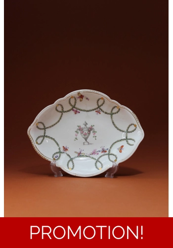 Chelsea-Derby Dessert Dish Decorated with an Urn
