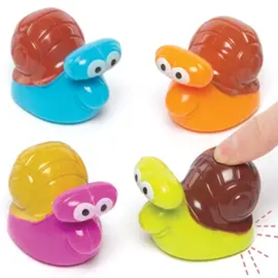 Pull-back racing snail