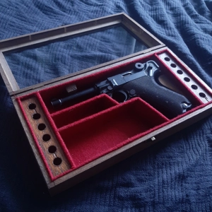 Luger P08 display case