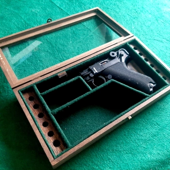 Luger P08 display case