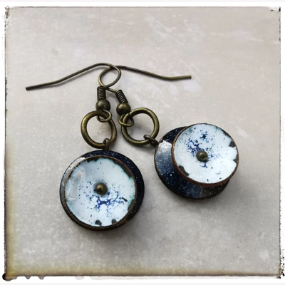 Blue and white marbled ..