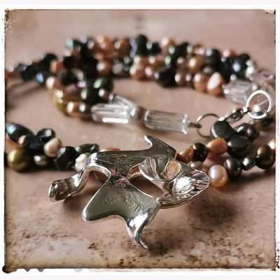 Silver swirl and p..