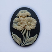 Flower cameo, 40mm x 30mm black and cream
