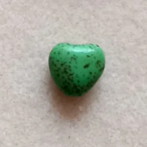 Dyed howlite heart bead, green 10mm x 10mm