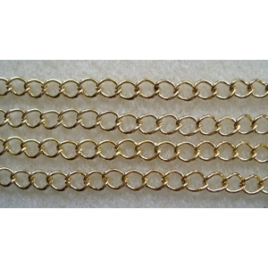 7mm x 5mm gold plated curb chain.