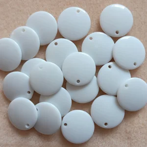 20 small synthetic pendants, 18mm, white