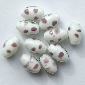 10 spotty oval beads, white and mauve, 23mm x 19mm