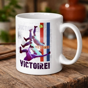 Escape to Victory Pelé Bicycle Kick “Victoire” Retro Football Mug – Iconic Movie Scene Coffee Cup