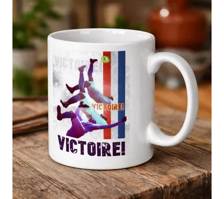 Escape to Victory Pelé Bicycle Kick “Victoire” Retro Football Mug – Iconic Movie Scene Coffee Cup
