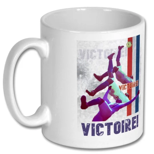 Escape to Victory Pelé Bicycle Kick “Victoire” Retro Football Mug – Iconic Movie Scene Coffee Cup