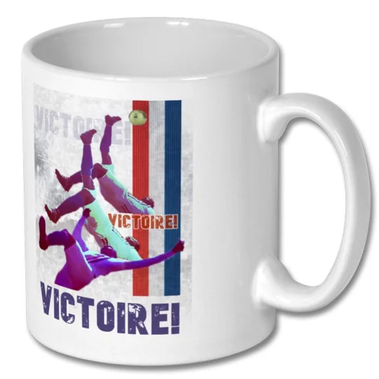 Escape to Victory Pelé Bicycle Kick “Victoire” Retro Football Mug – Iconic Movie Scene Coffee Cup