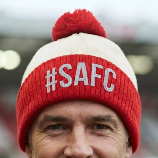 Sunderland-inspired embroidered retro-style football bobble hat with hashtag design