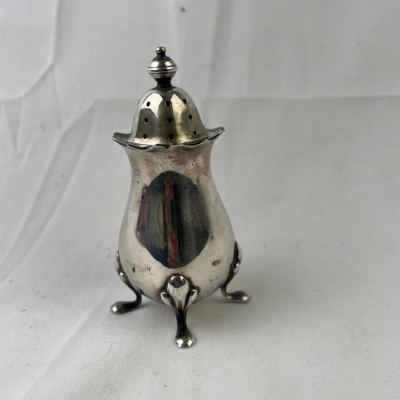 Vintage Silver-Plated Yeoman Pepperette