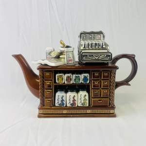 Vintage Ceramic Cardew Teapot - Signed Chinese Tea Shop Design in Excellent Co.. Vintage Ceramic Cardew Teapot - Signed Chinese Tea Shop Design in Excellent Co..