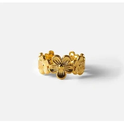 Beautiful Antique Ring Surrounded By Flowers