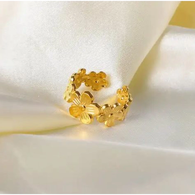 Additional Image for Beautiful Antique Ring Surrounded By Flowers