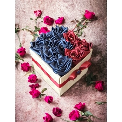 Sötétkék-bordó szaténrózsa box 9 darabos