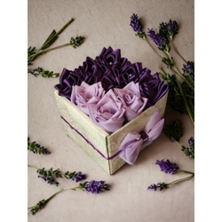 Lila szatén- és selyemrózsa box 9 darabos