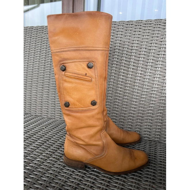 Additional Image for Vintage Hugo Boss boots, 37