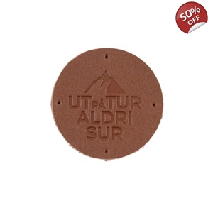 Skinn merke med tekst 