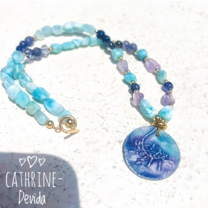 Collier i larimar og iolitt (vannsafir)