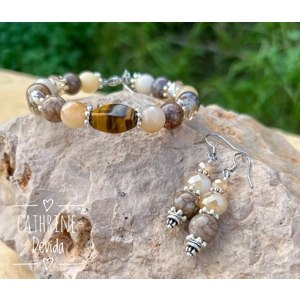 Armbånd og øredobber i agat og tigerøye. Armbånd og øredobber i agat og tigerøye.