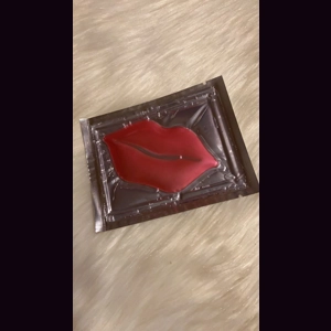 LIP MASK