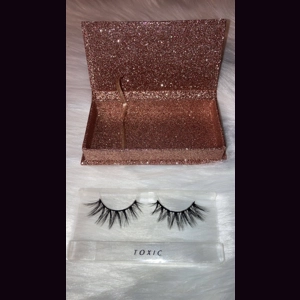 Toxic lashes