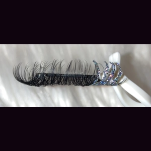BLACK PEEK DIAMOND DUST LASHES