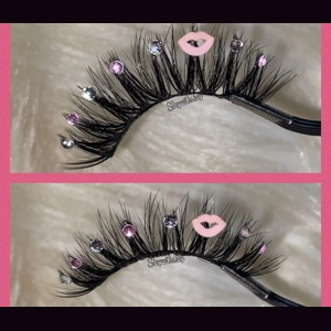 Light pink kisses please