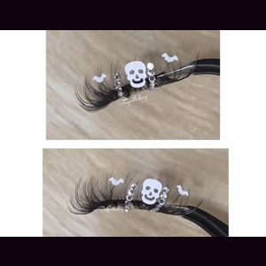 Batty skull rhinestone