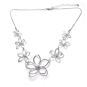 Delicate Flower Short Necklace (Silver)