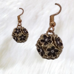 Black Flowers Diamantes Earrings