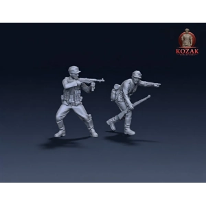 Early war German infantry in foeld caps firing scene - 172, 1/56 & 1/32 scale