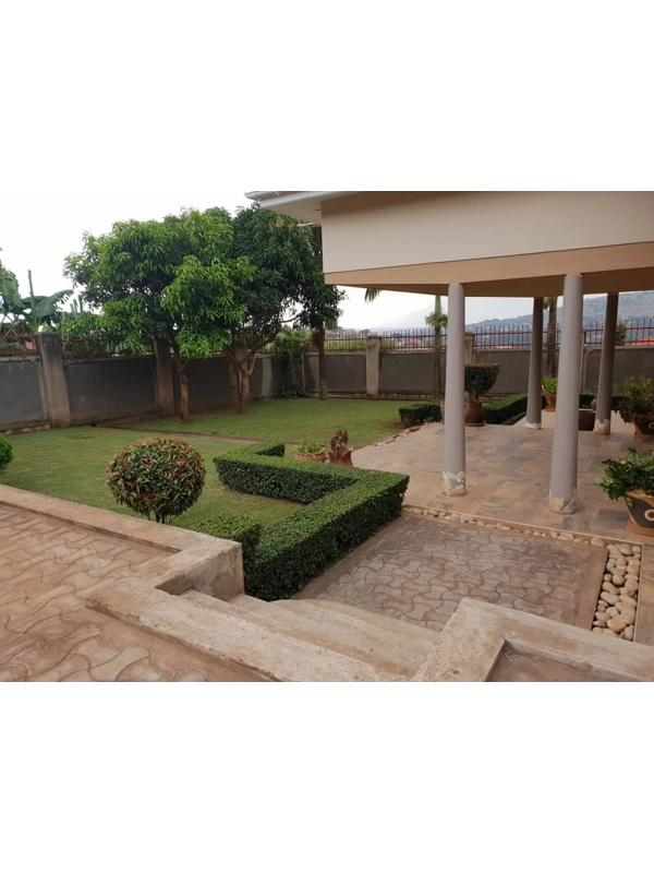 Posh residential house for sale in Nalumunye-saf