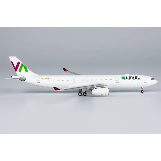 LEVEL Airbus A330-300 "El Mago Pop" 1:400
