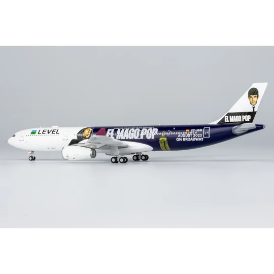 LEVEL Airbus A330-300 "El Mago Pop" 1:400
