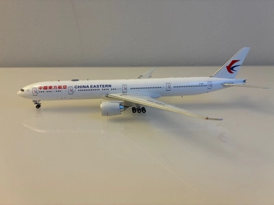 China Eastern Boeing 777-300ER 1:400