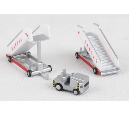 Qantas passasjertrapper med traktor 1:200