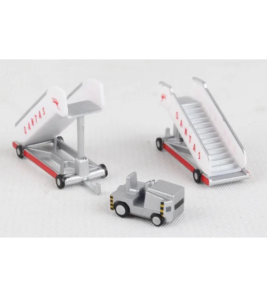 Qantas passasjertrapper med traktor 1:200
