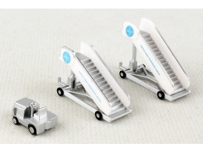 Pan Am passasjertrapper og traktor 1:200