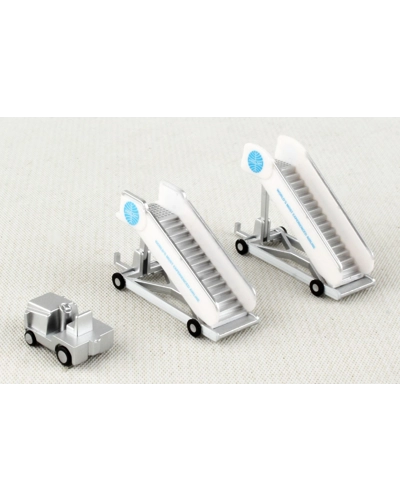 Pan Am passasjertrapper og traktor 1:200