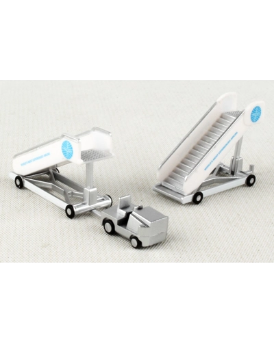 Pan Am passasjertrapper og traktor 1:200