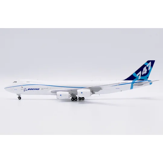 Boeing 747-8F 1:400