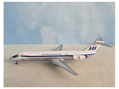 SAS Scandinavian Douglas DC-9-33F 1:400
