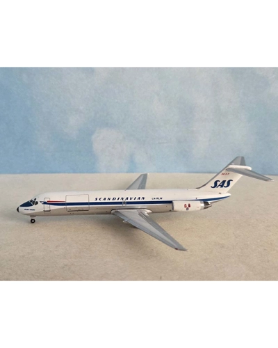 SAS Scandinavian Douglas DC-9-33F Brukket hale 1:400