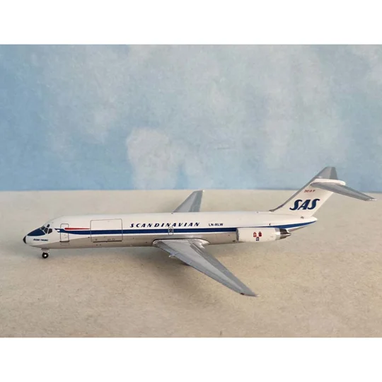 SAS Scandinavian Douglas DC-9-33F 1:400