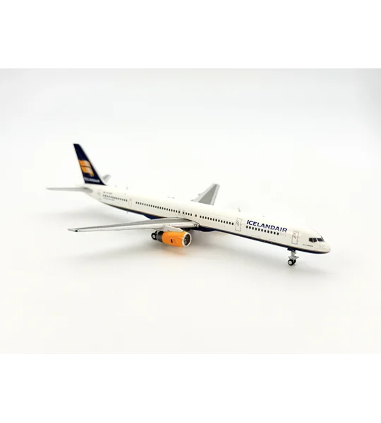 Icelandair Boeing 757-300 1:400