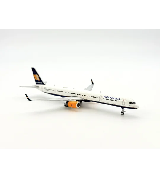 Icelandair Boeing 757-300W 1:400